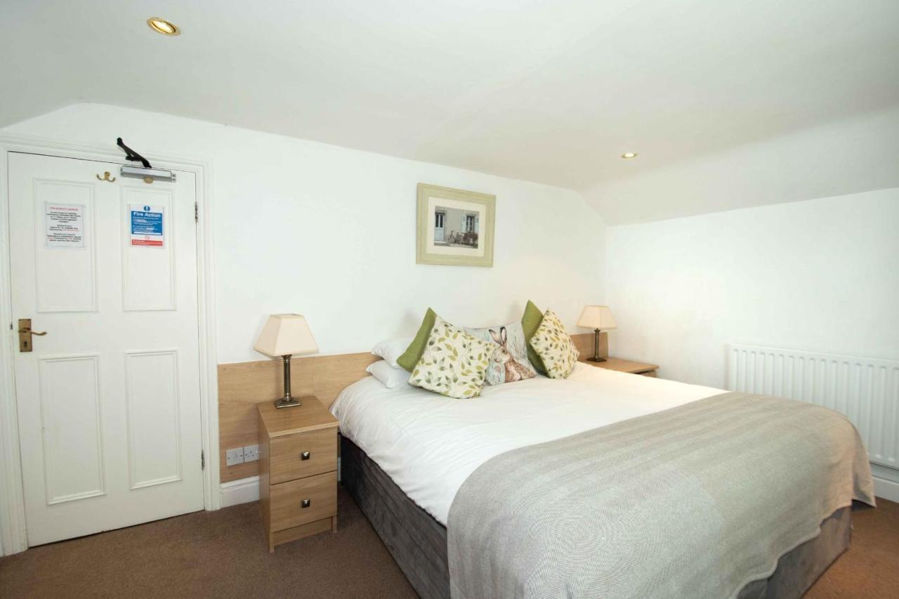 Twin Room with Private Bathroom