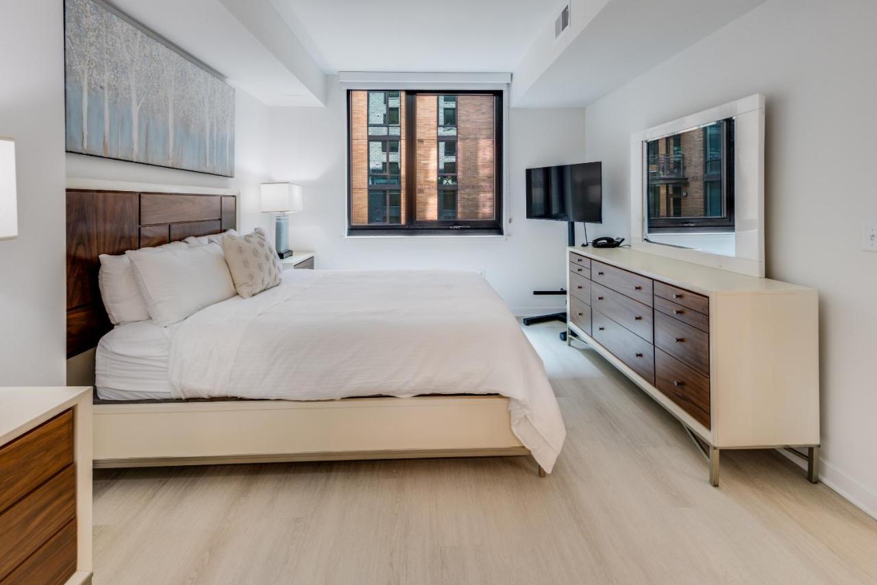 Deluxe One Bedroom Apartment
