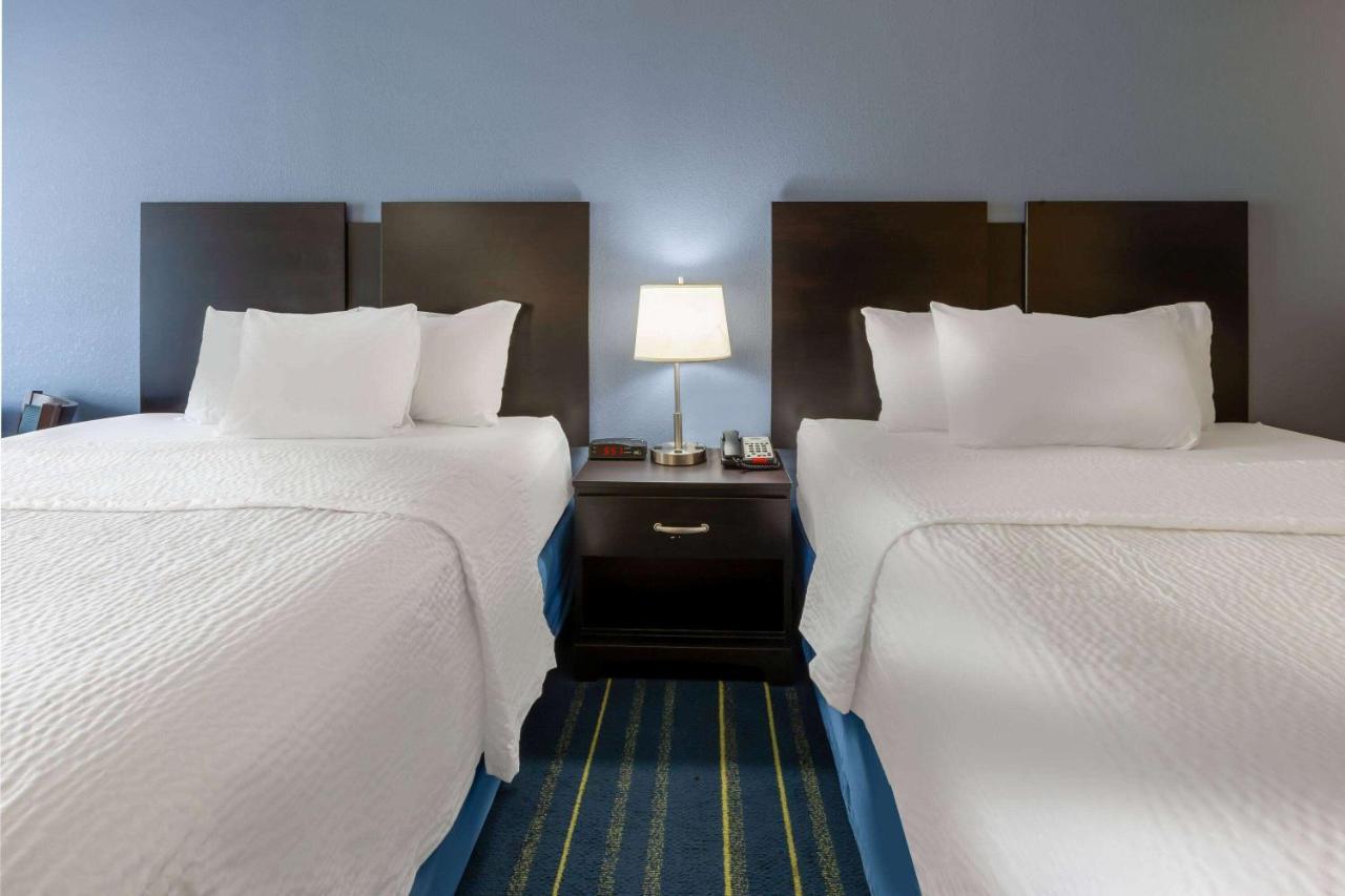 Queen Room Two Queen Beds Non-Smoking