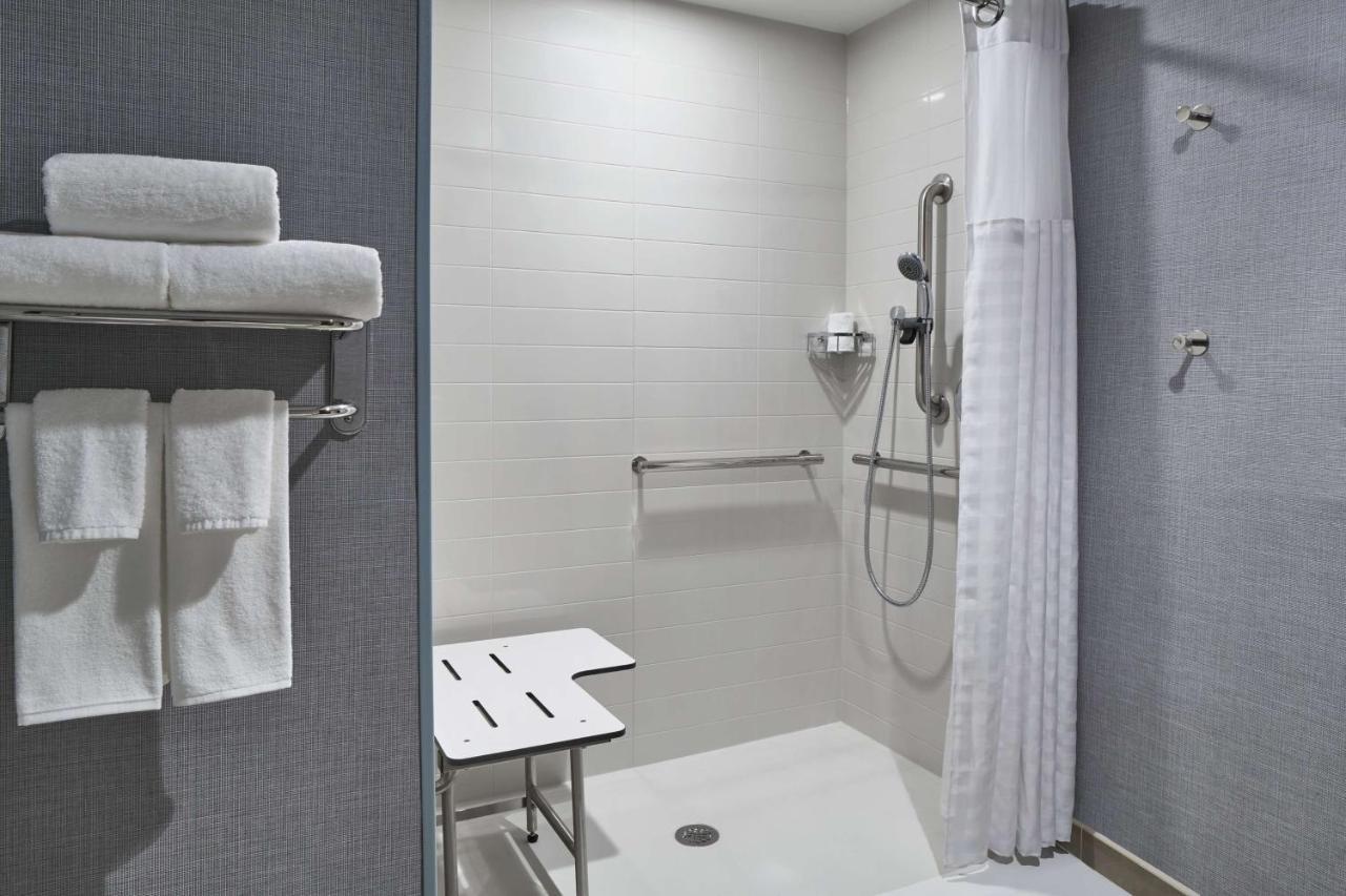 King Room View Roll Shower Disability Access