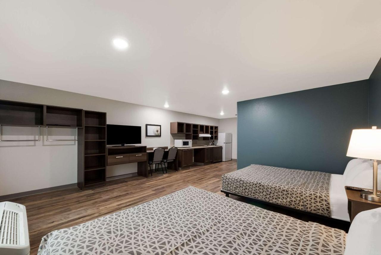 Queen Suite Two Queen Beds Tub Disability Access or Non Smoking