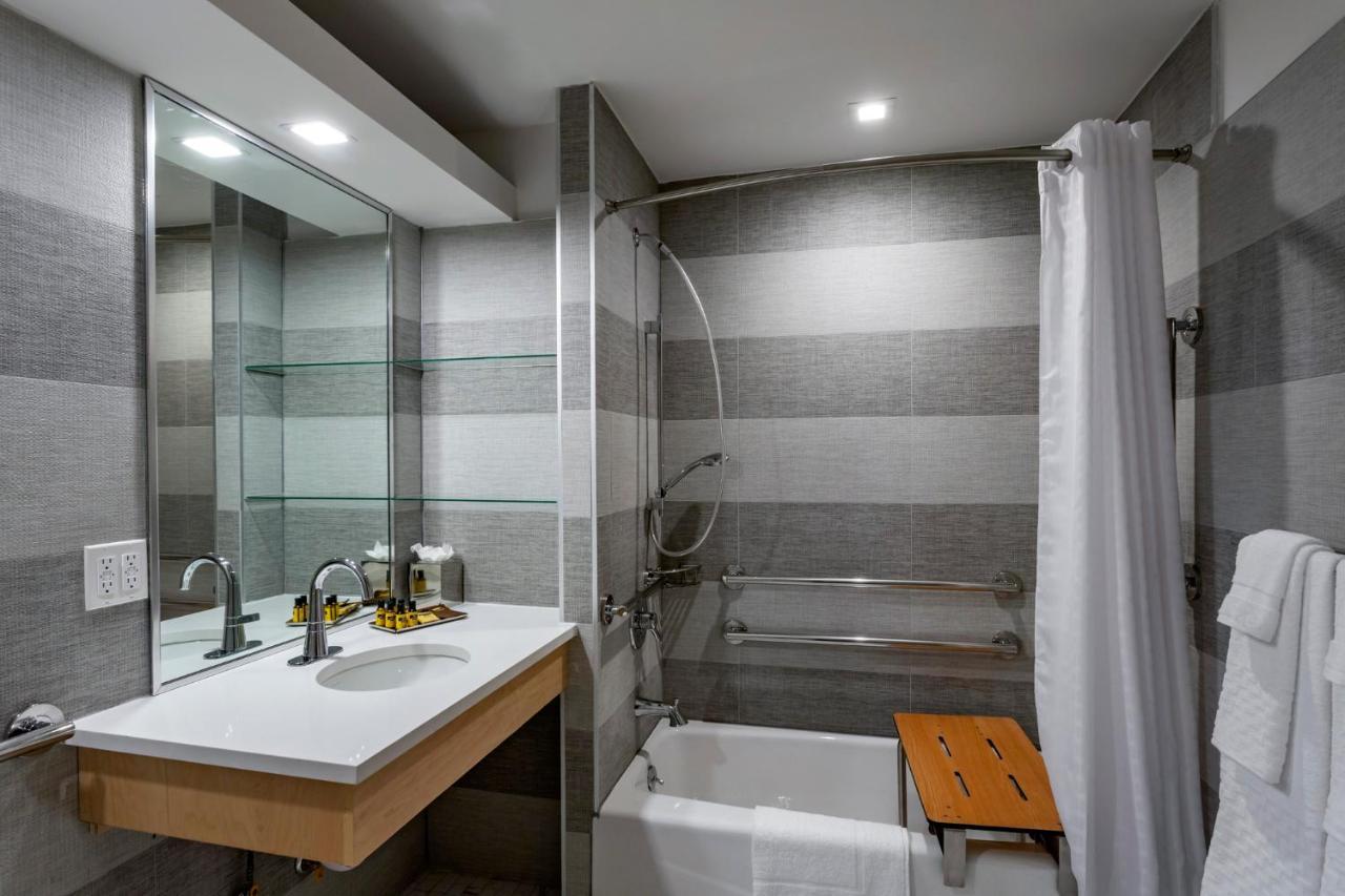 Queen Room mobility Accessible Tub
