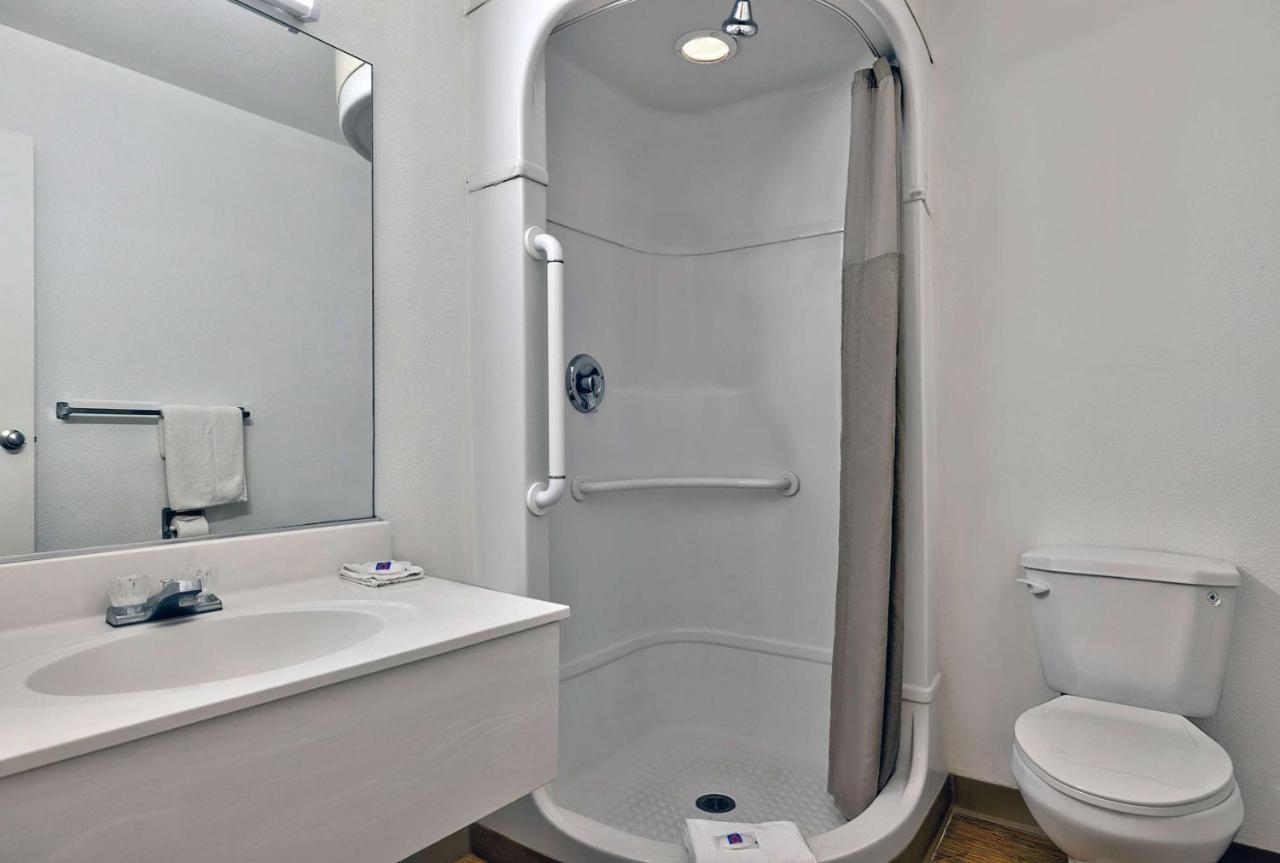 Deluxe Queen Room with Two Queen Beds - Non-Smoking