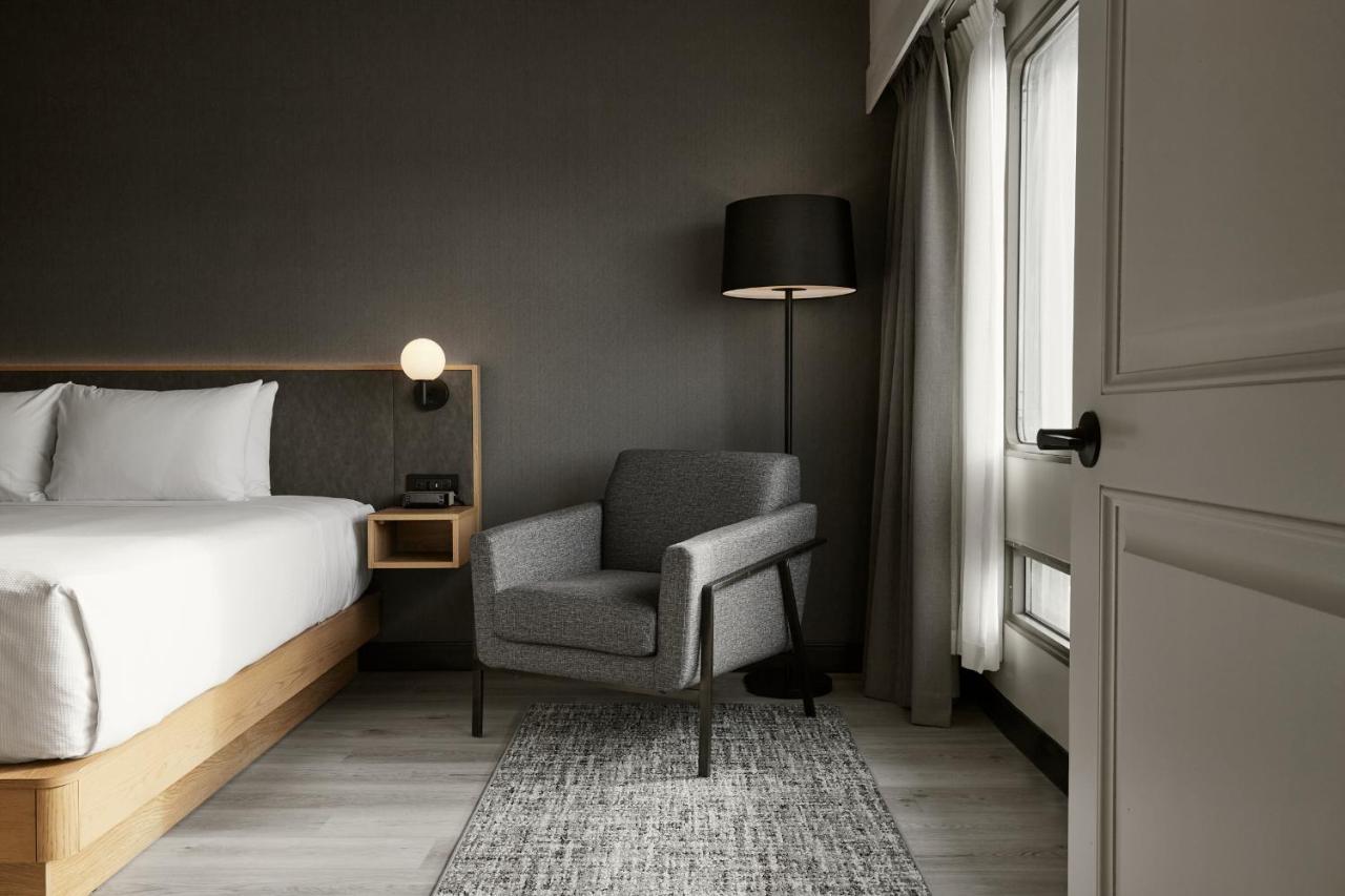 One-Bedroom King Suite Sofa Bed