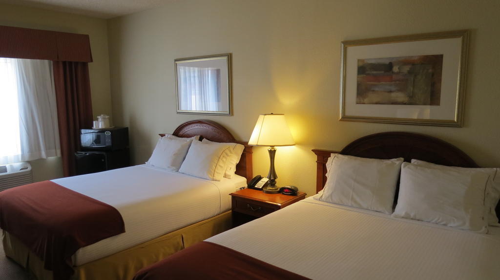 Queen Room Two Queen Beds Non-Smoking