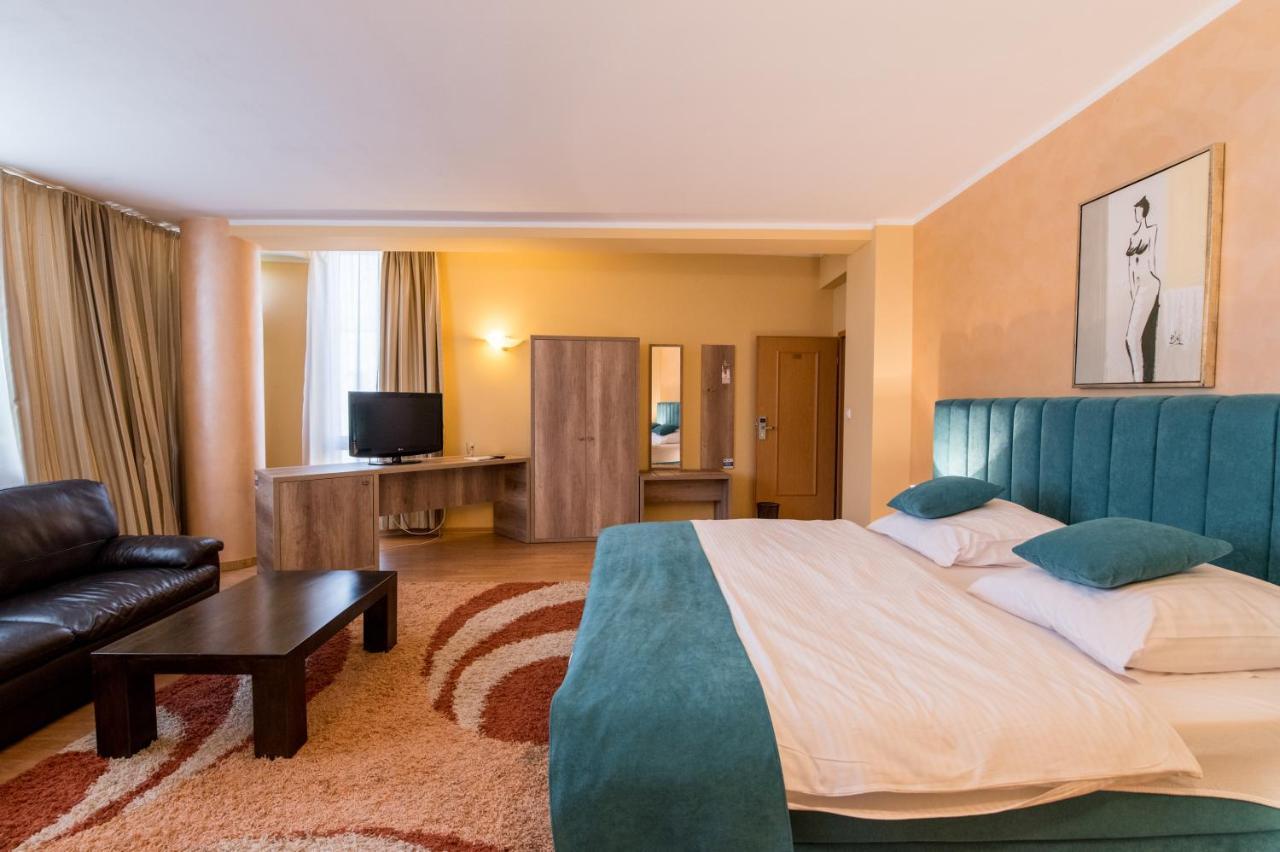 Junior Suite (2 Adults + 2 Children)