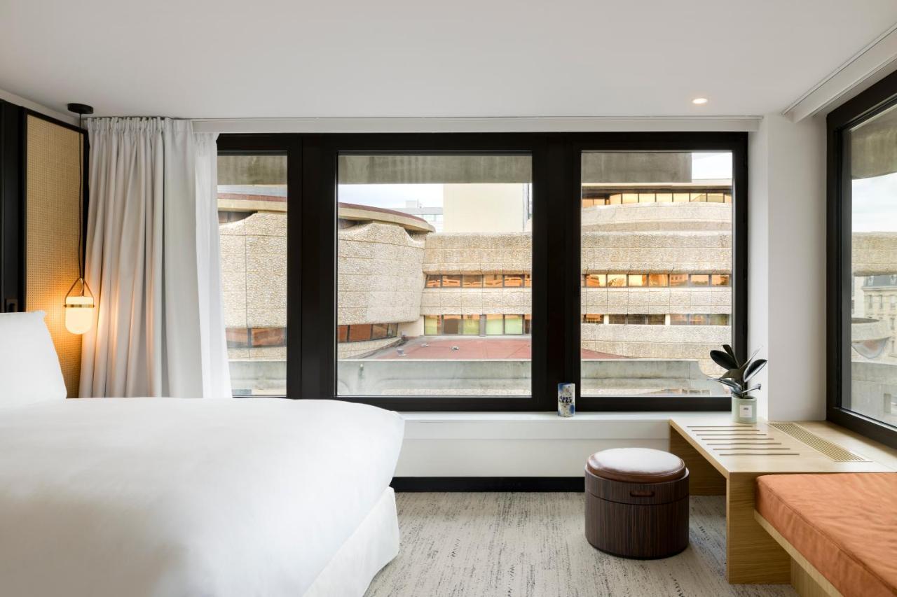 Corner Deluxe King Room