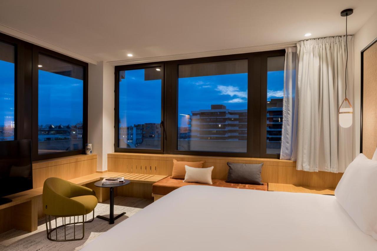 Corner Deluxe King Room