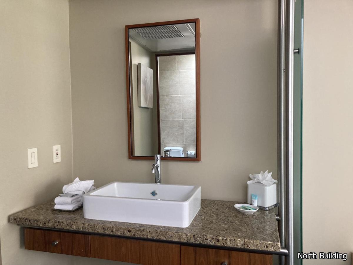 Deluxe PCH Queen Room [North Building]