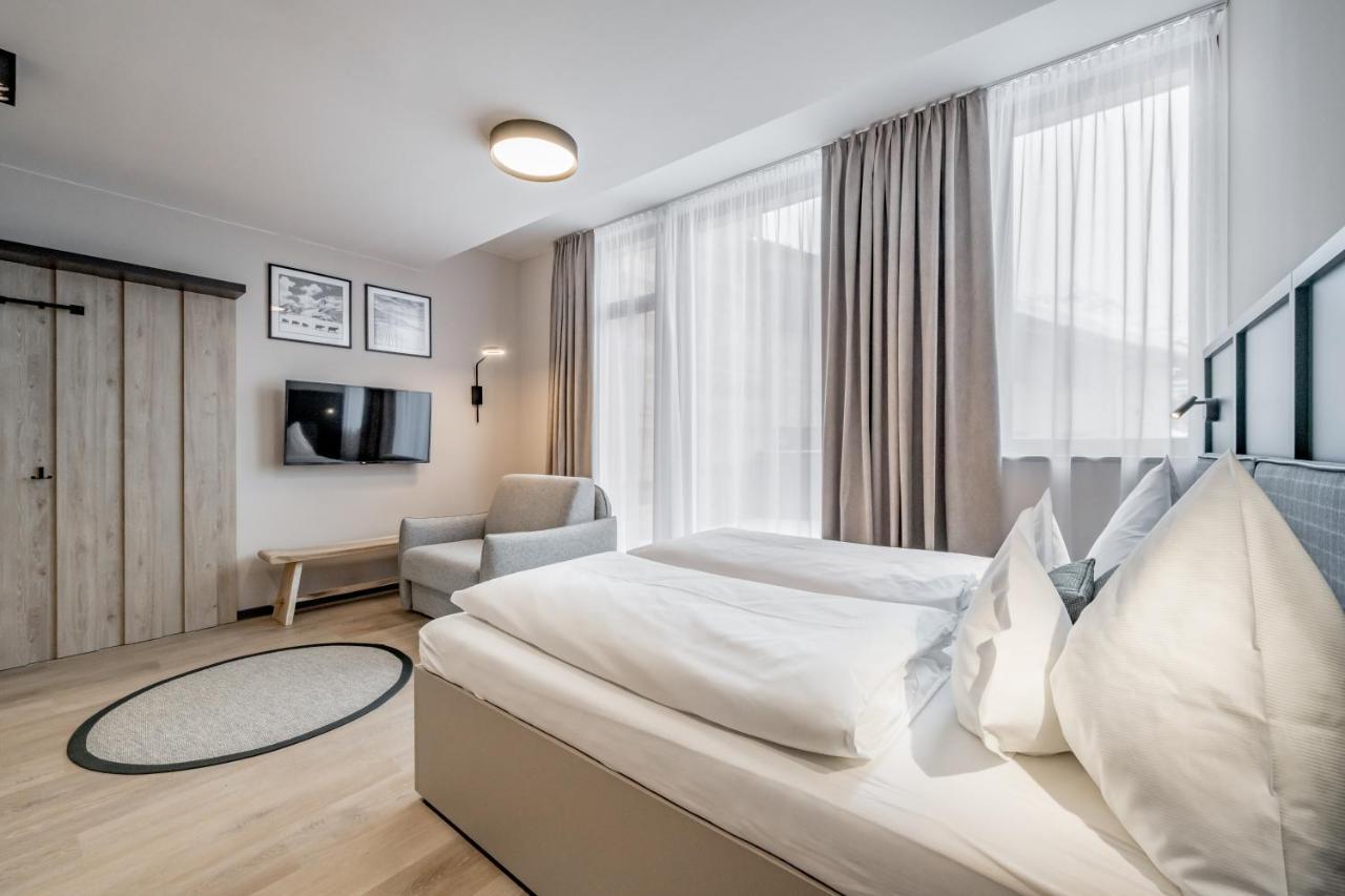 Deluxe Doppelzimmer (2 Erwachsene & 1 Kind)