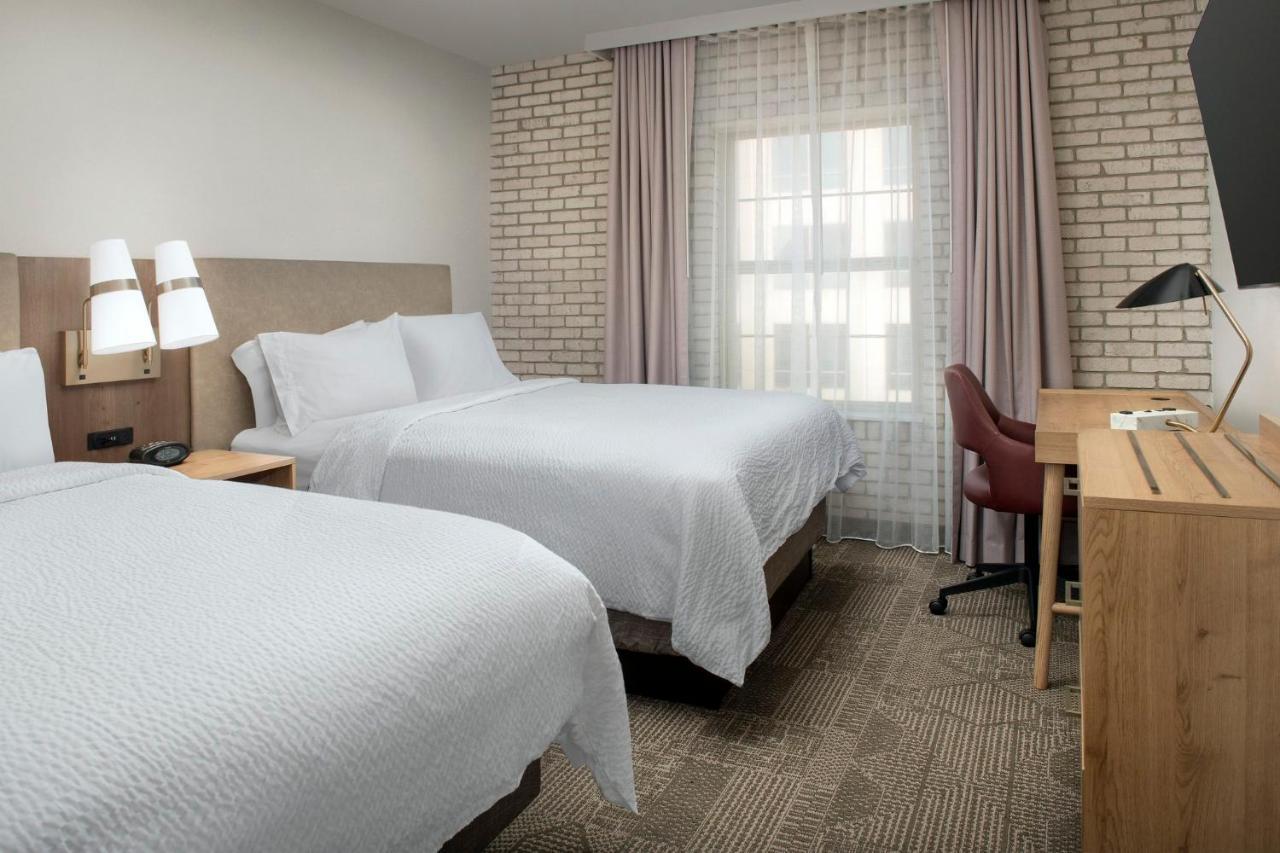 One-Bedroom Suite Two Queen Beds