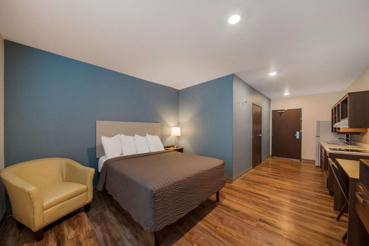 Queen Room with Roll-In Shower - Accessible/Non Smoking