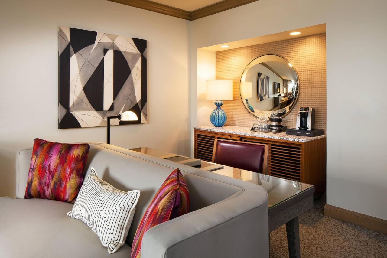 1 Bedroom Suite 1 King Sofa bed Camelback MTN view,1347443780:JPEG