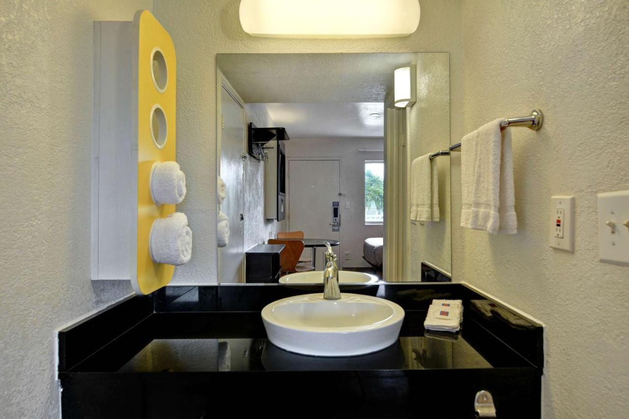 1 Queen Bed | | Near Fort Lauderdale-Hollywood International Airport