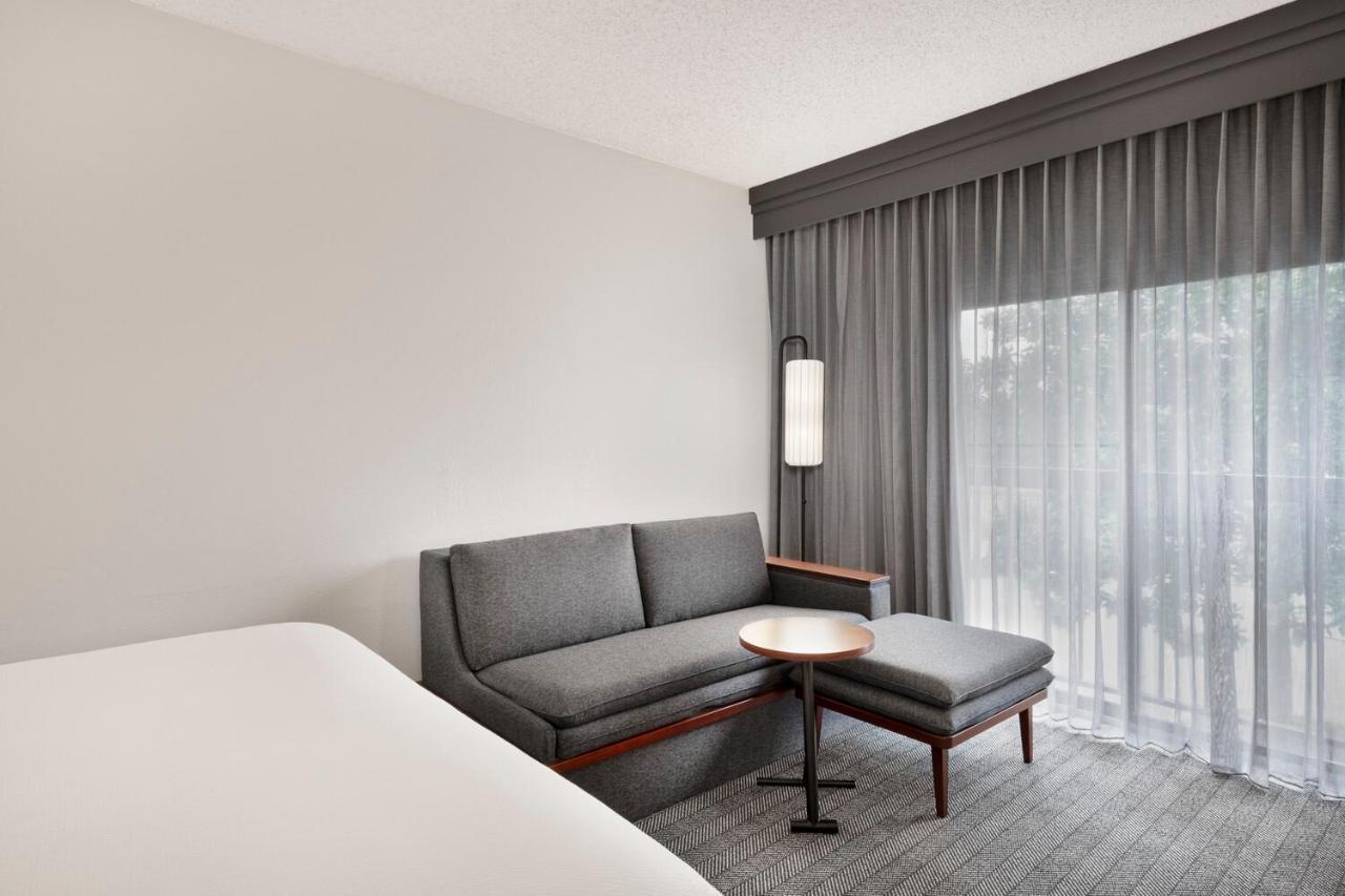 Executive King Room with Courtyard View