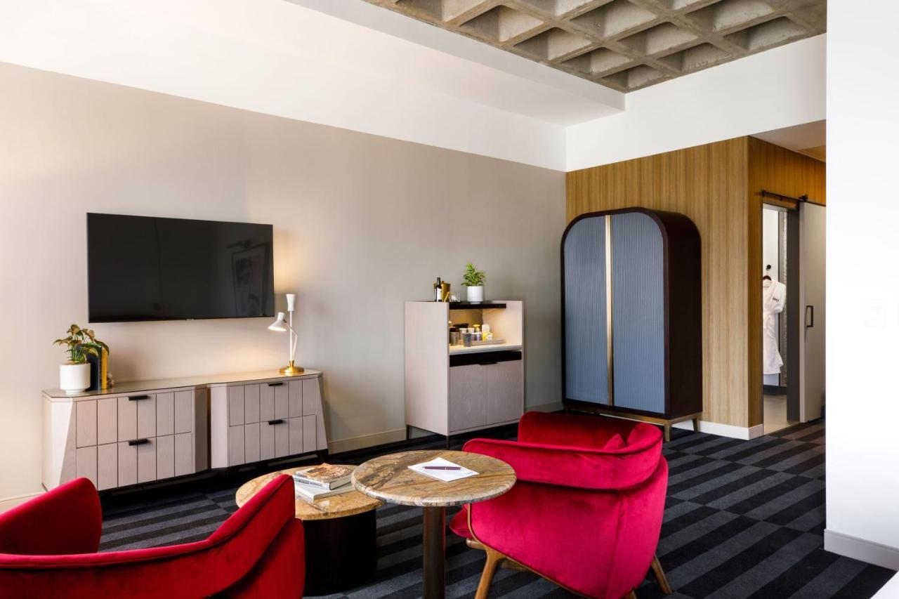One-Bedroom King Suite City View