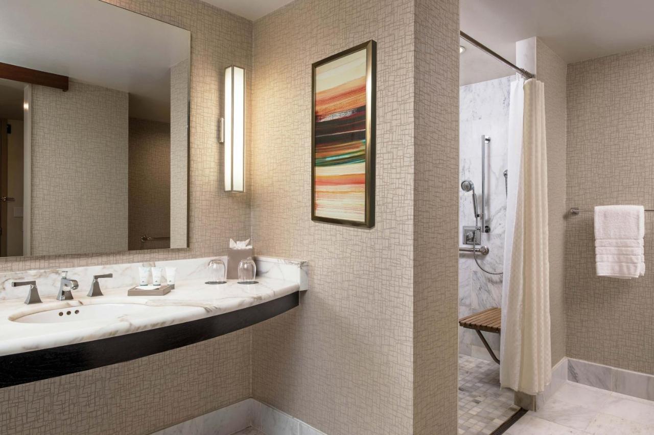 Guest room 1 King Limited view Tower