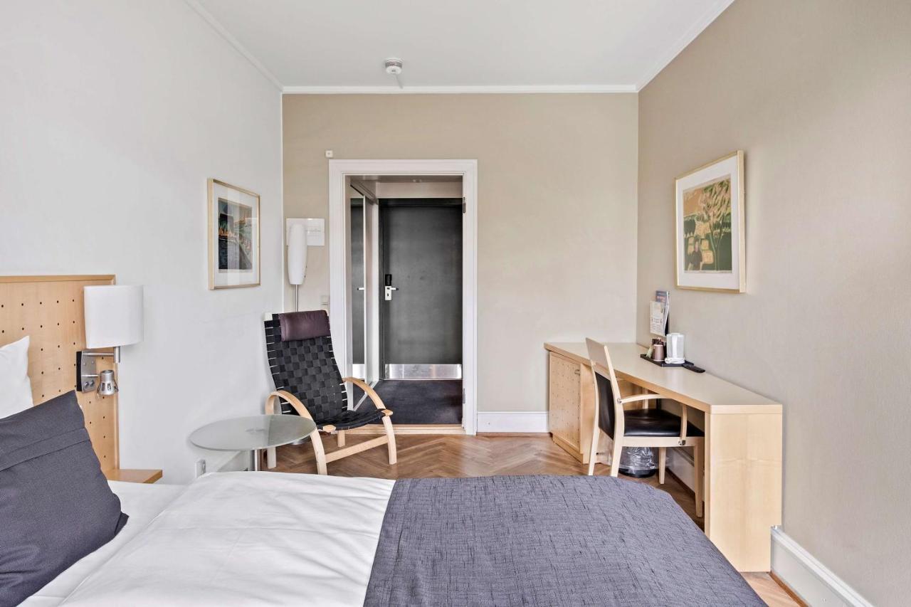 Standard Zimmer mit Queensize-Doppelbett für Nichtraucher