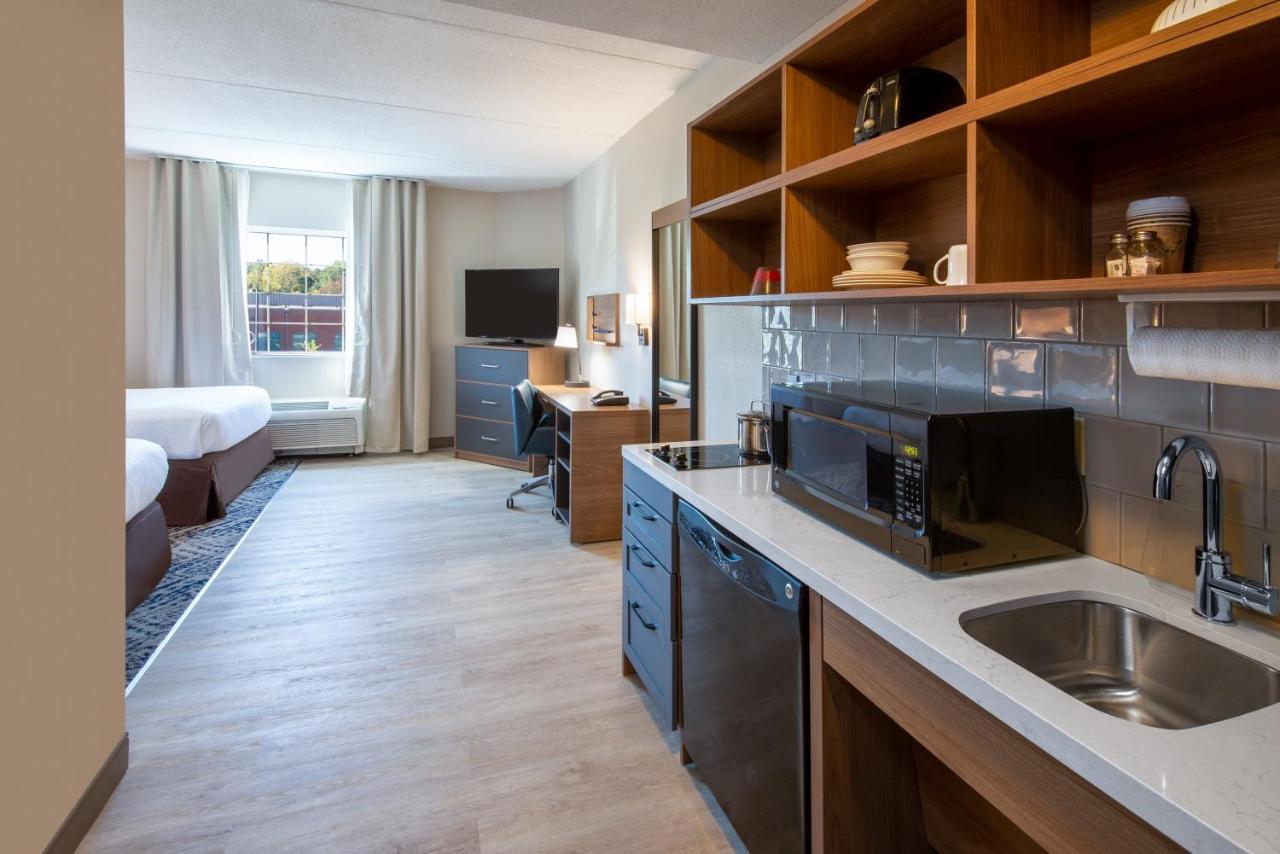 Studio Suite Two Double Beds Mobility Accessible Tub