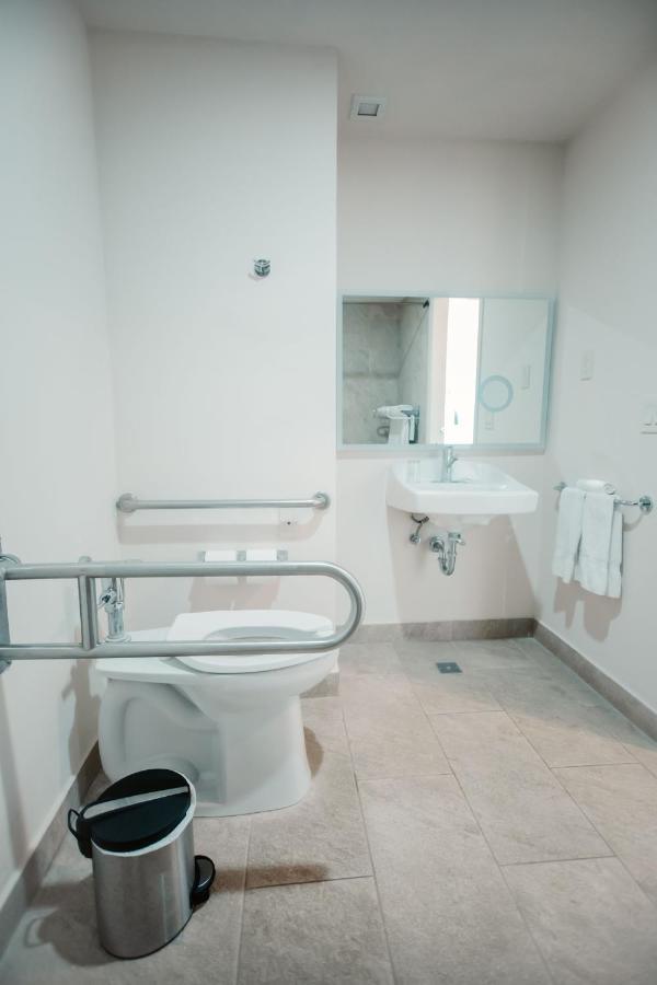 Concept Twin Room Roll Shower Ocean View Mobility Accessible or Non-Smoking