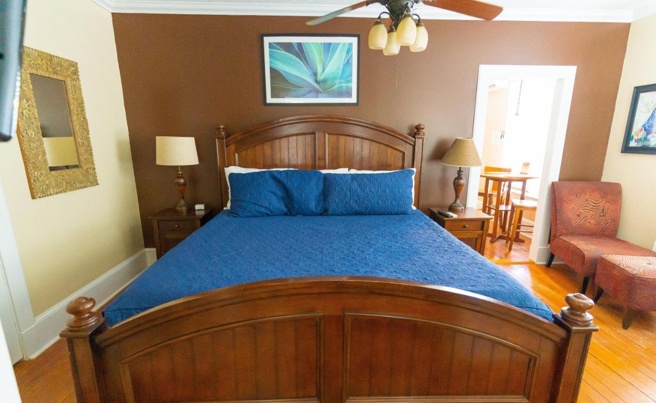 Deluxe King Suite