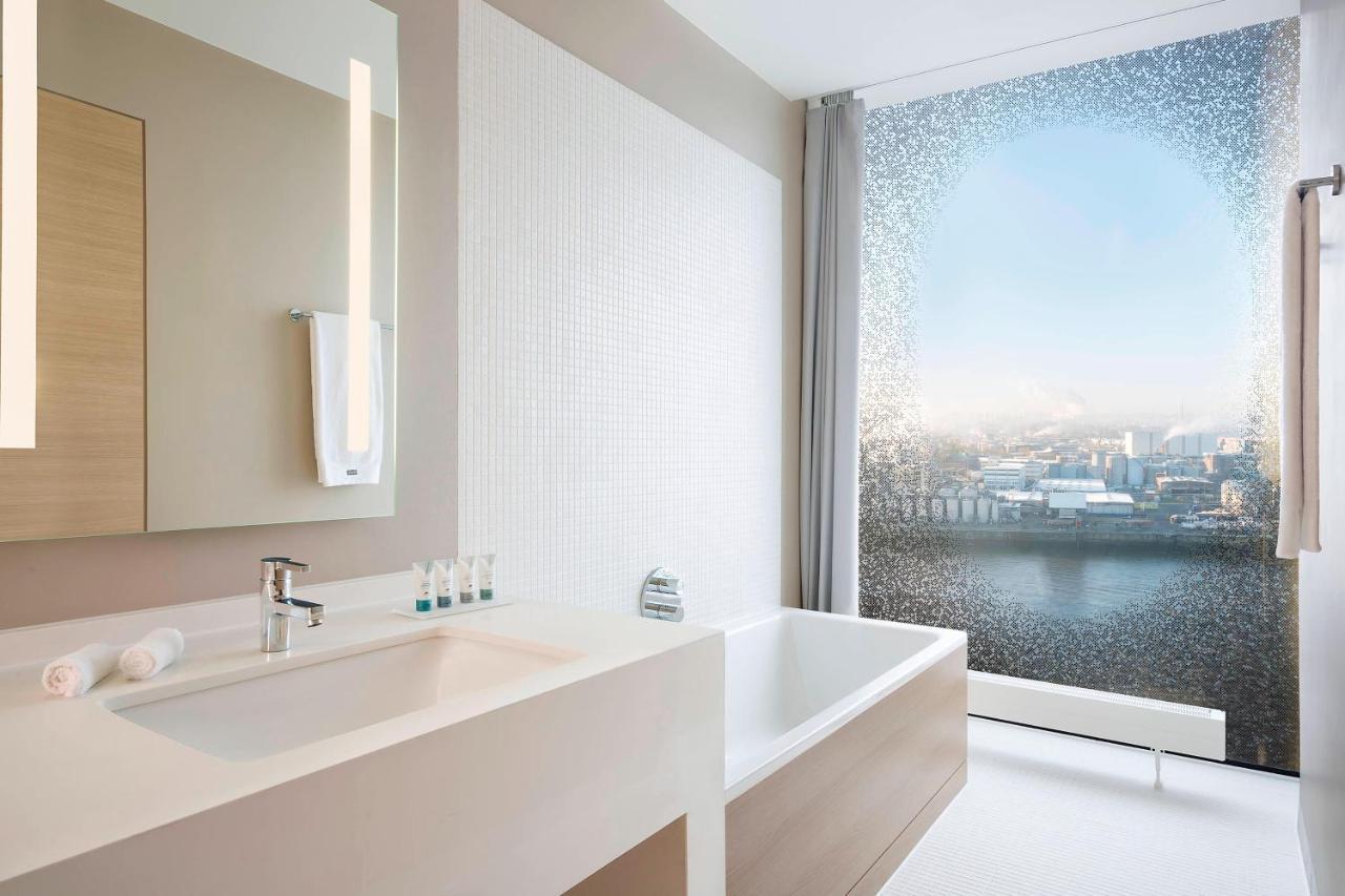 Premium Waterfront Guest room 1 King Harbour or Elbe view