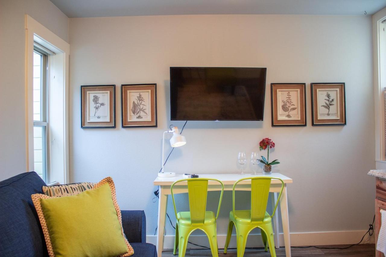 Deluxe Queen Suite