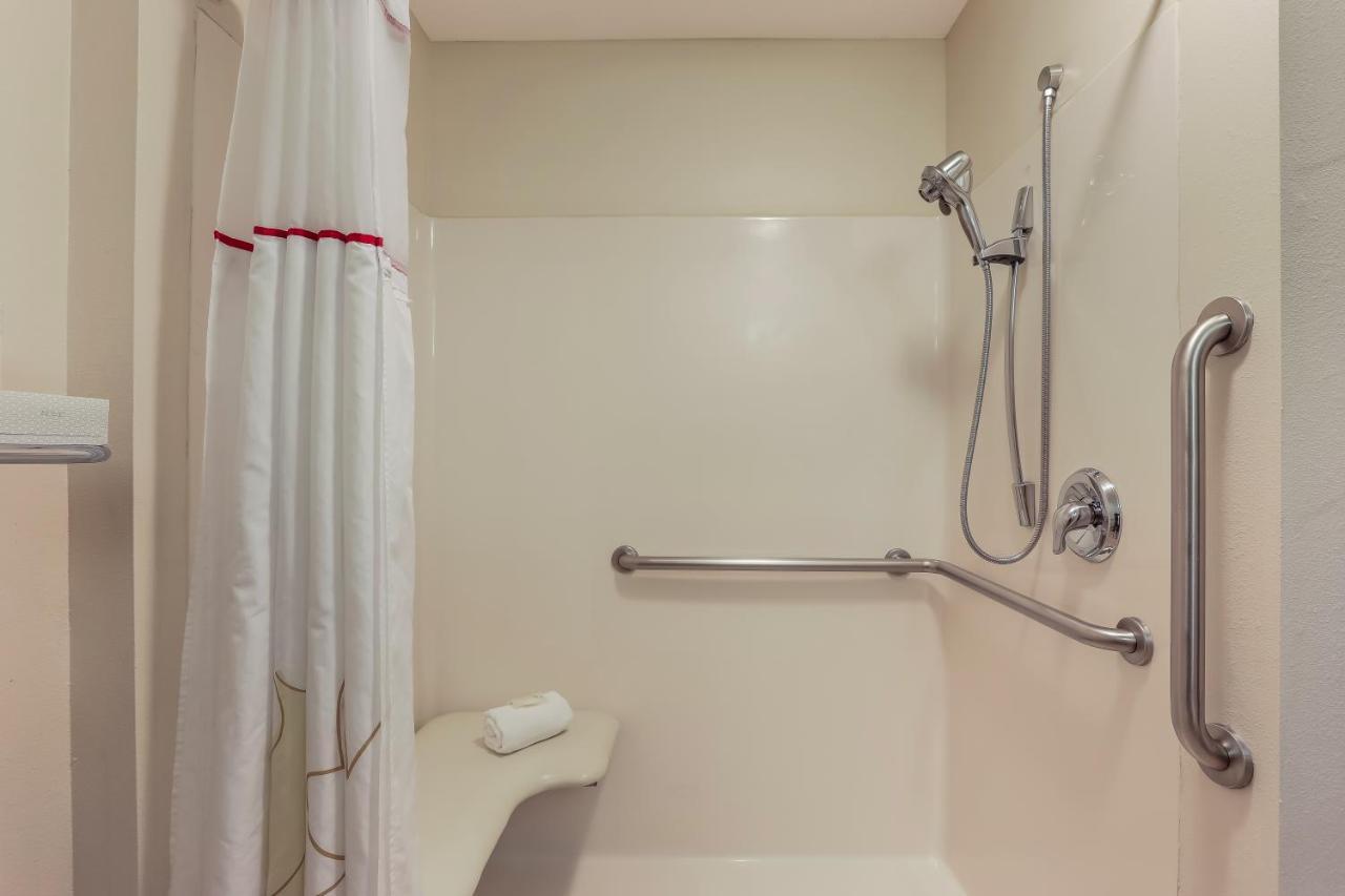 Efficiency One Room Suite Roll Shower Disability Access or Non Smoking,1352004163:JPEG