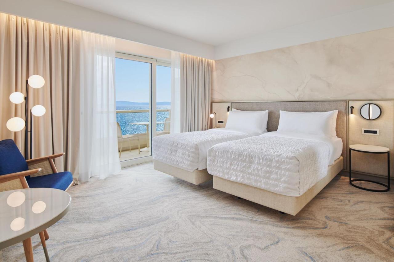 Elegant Sea View Room Twin beds