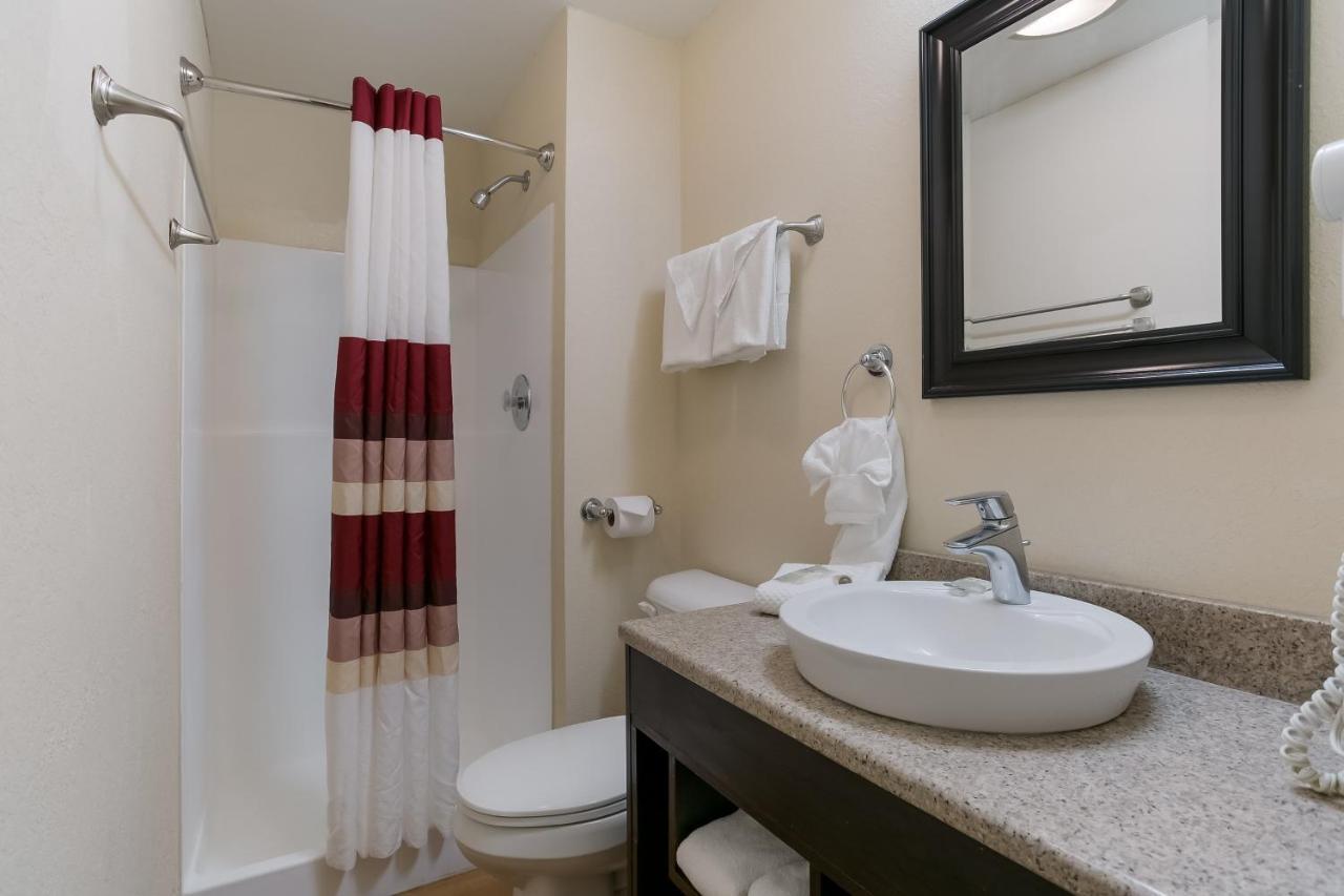 Deluxe Room Two Queen Beds Smoke