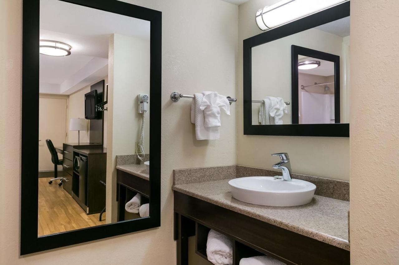Deluxe Room Two Queen Beds Smoke
