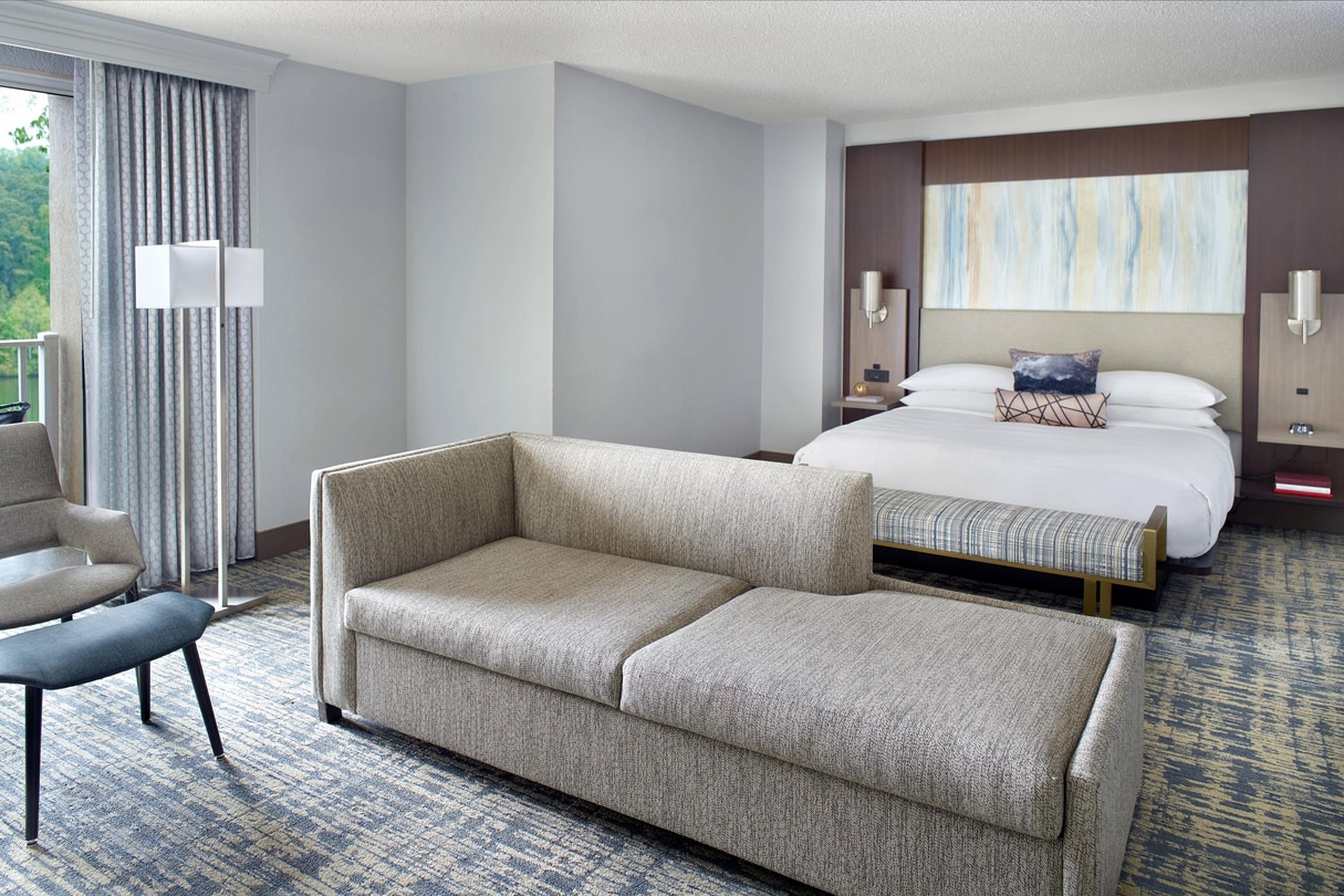 Guest room, 1 King, Lake view, Balcony