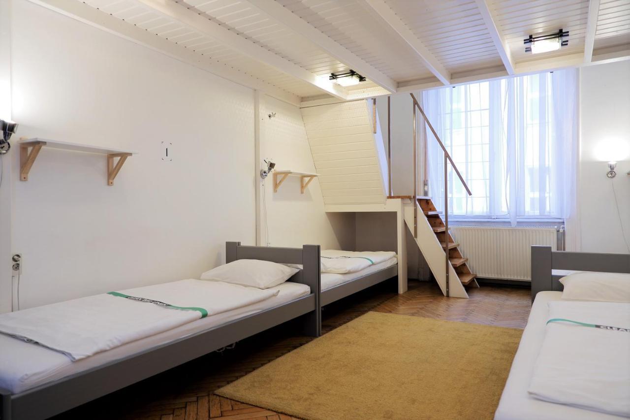 Single Bed Mixed 6-Bed Dormitory Room
