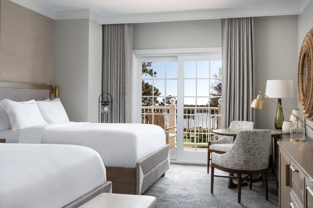 Queen Room Two Queen Beds Lake View