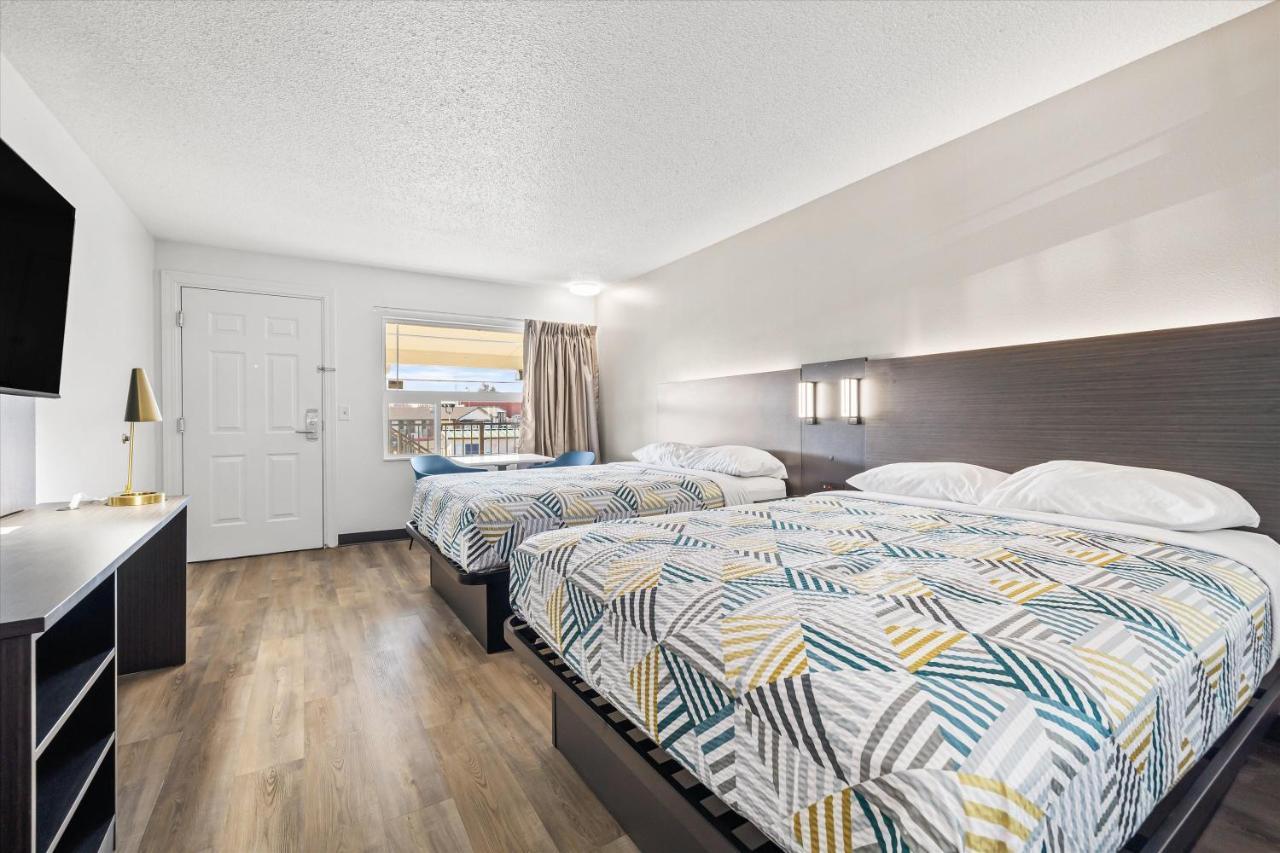Queen Room with Two Queen Beds - Non-Smoking