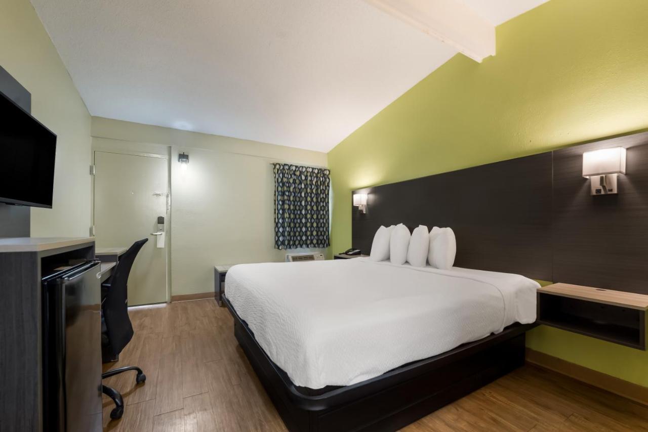 King Room - Non-Smoking