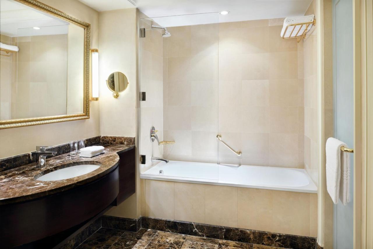 Diplomatic Suite Club lounge access 1 Bedroom Suite