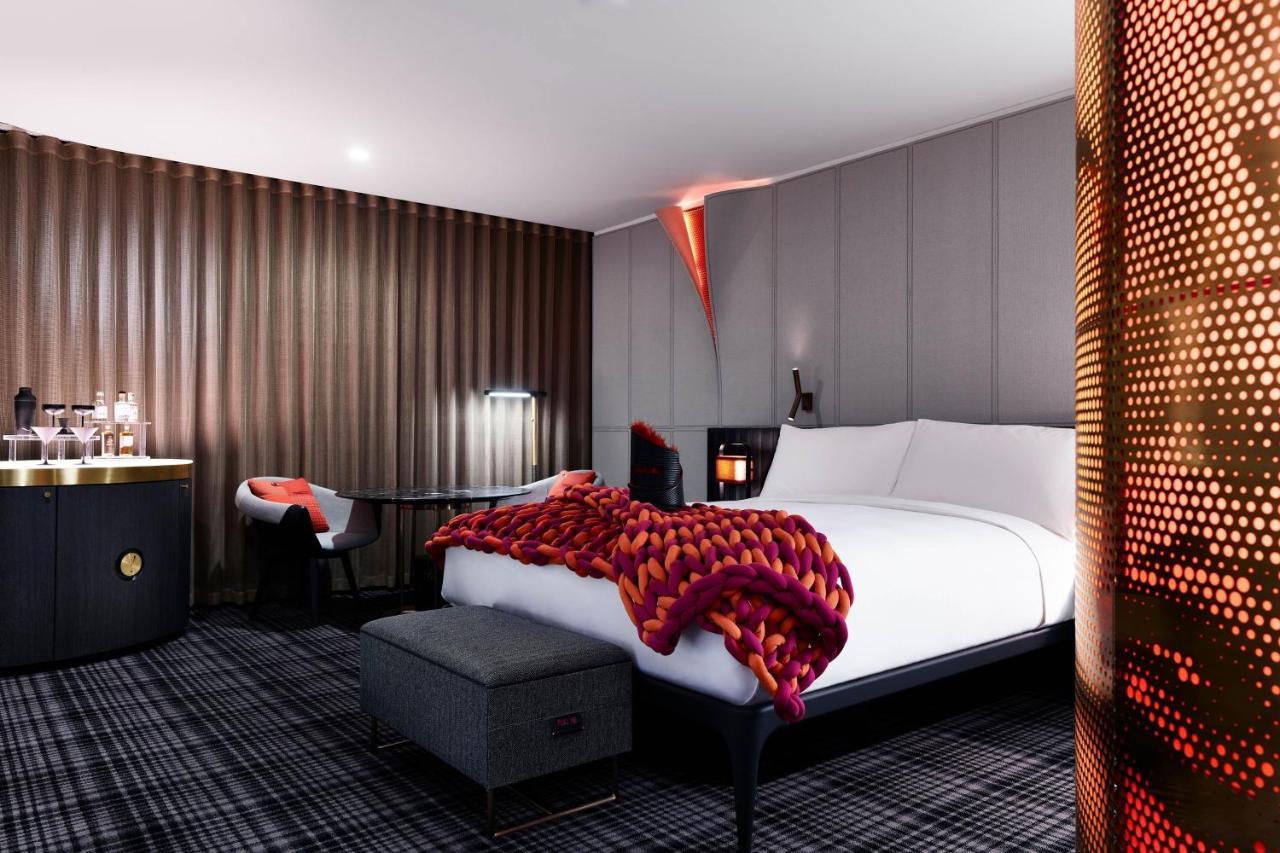 Premium Room Larger Guest Room 1 King Corner Room