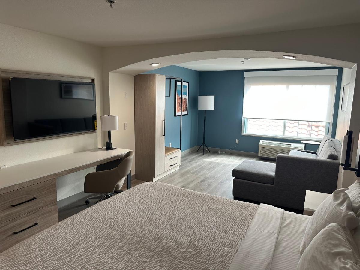 1 Queen Bed Mobility Impaired Accessible Room Non-Smoking