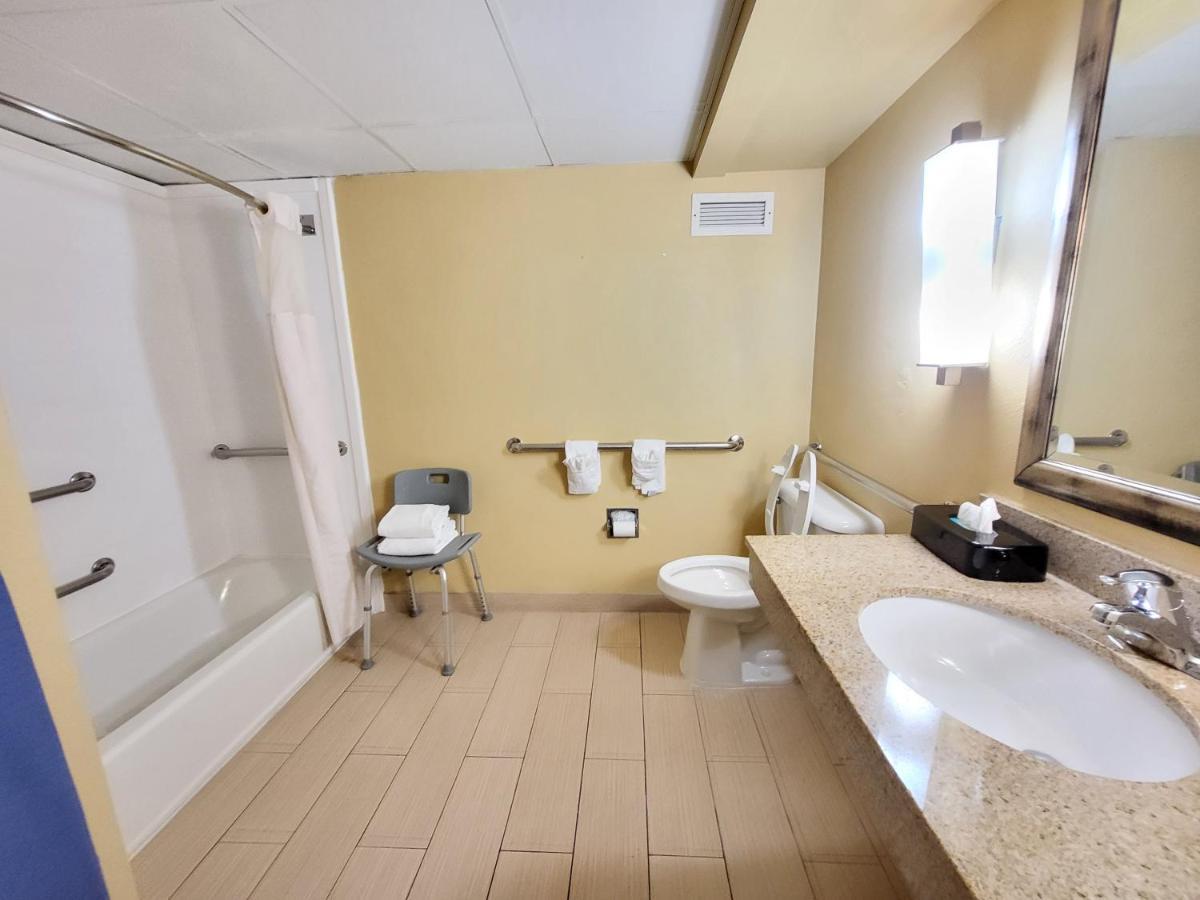 King Suite with Mobility Access and Bathtub with Grab Bars, Non-Smoking