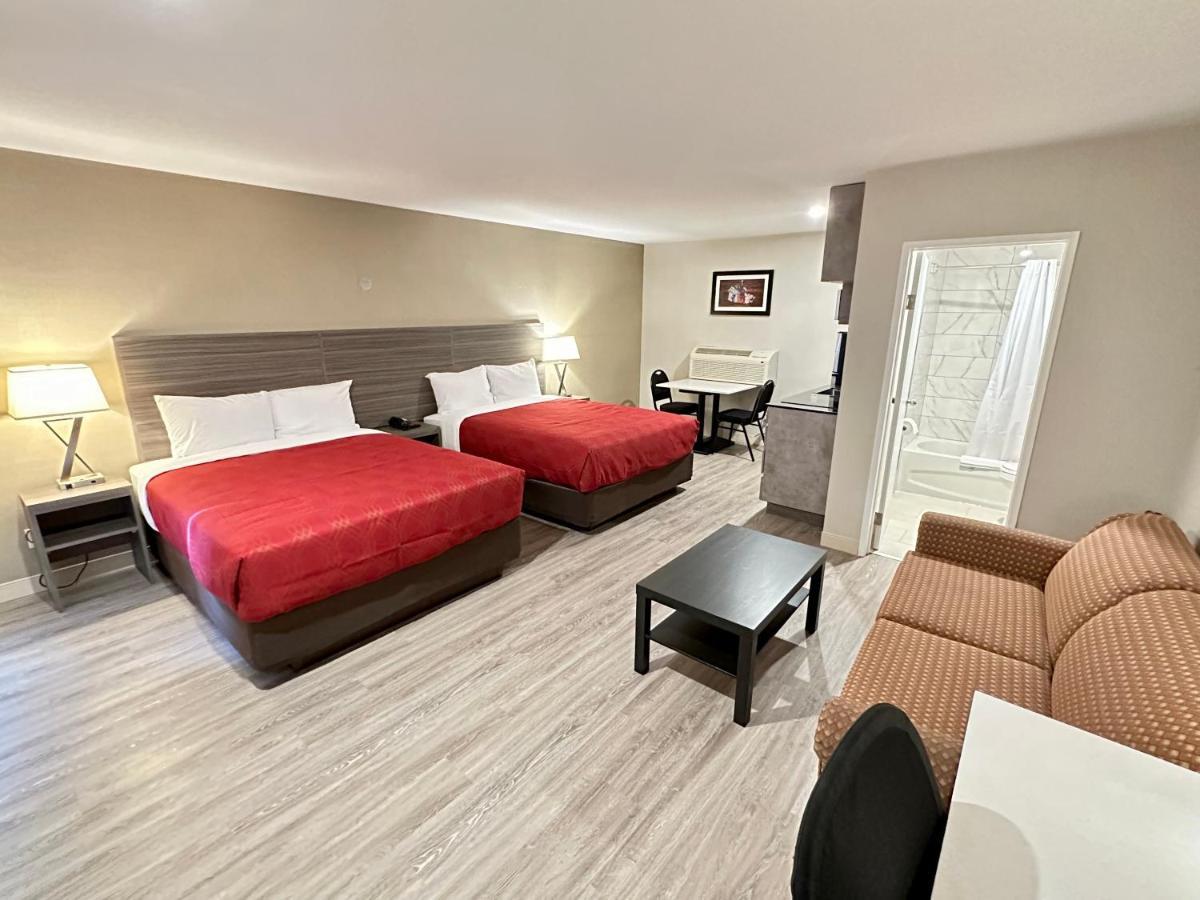 Efficiency Room Two Queen Beds Sofa bed Non Smoking