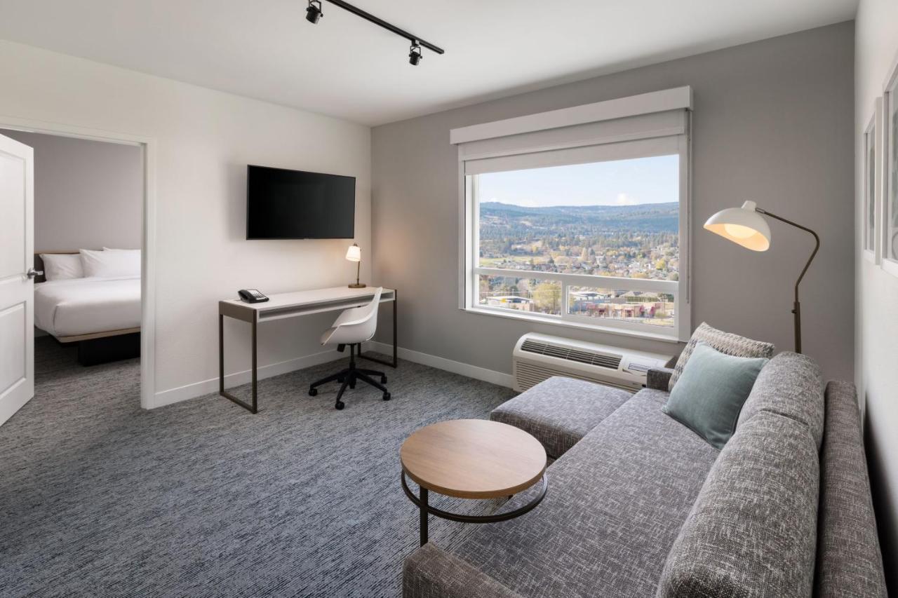 One-Bedroom Queen Suite