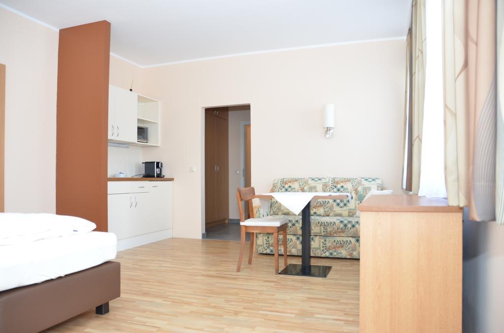 Doppel-/Zweibettzimmer mit Bad