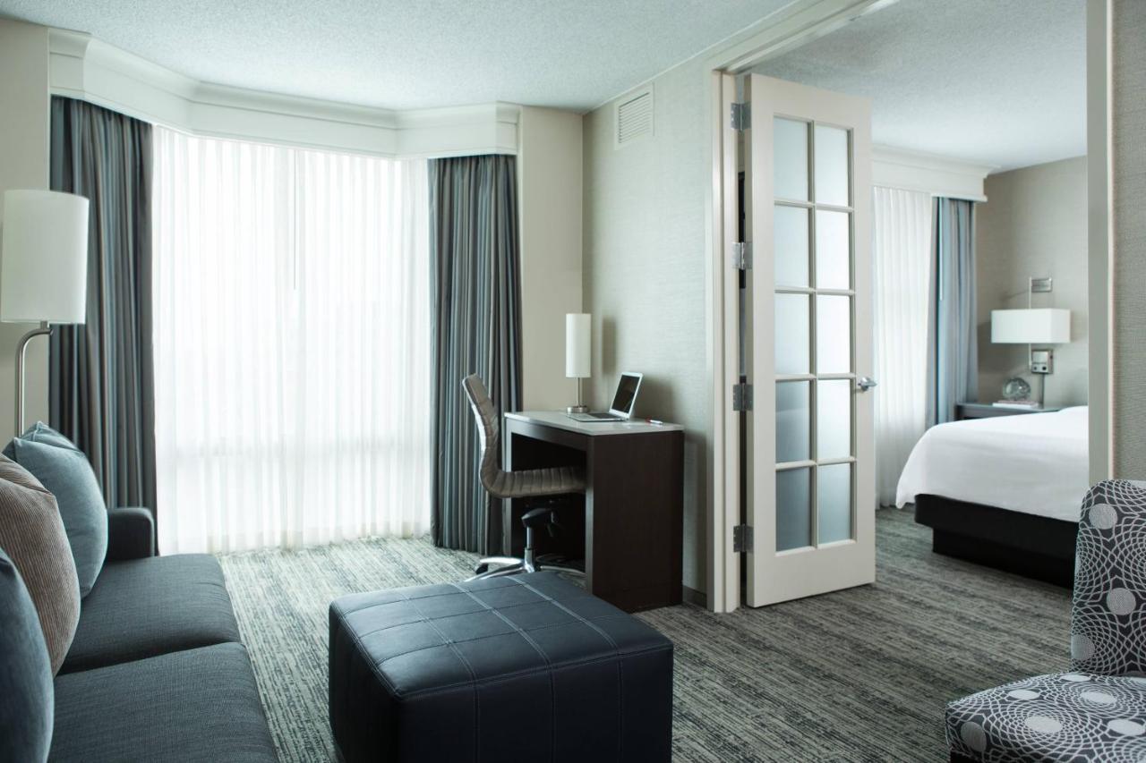 King Room Sofa Bed Bath Tub Mobility Accessible,1637713541:JPEG