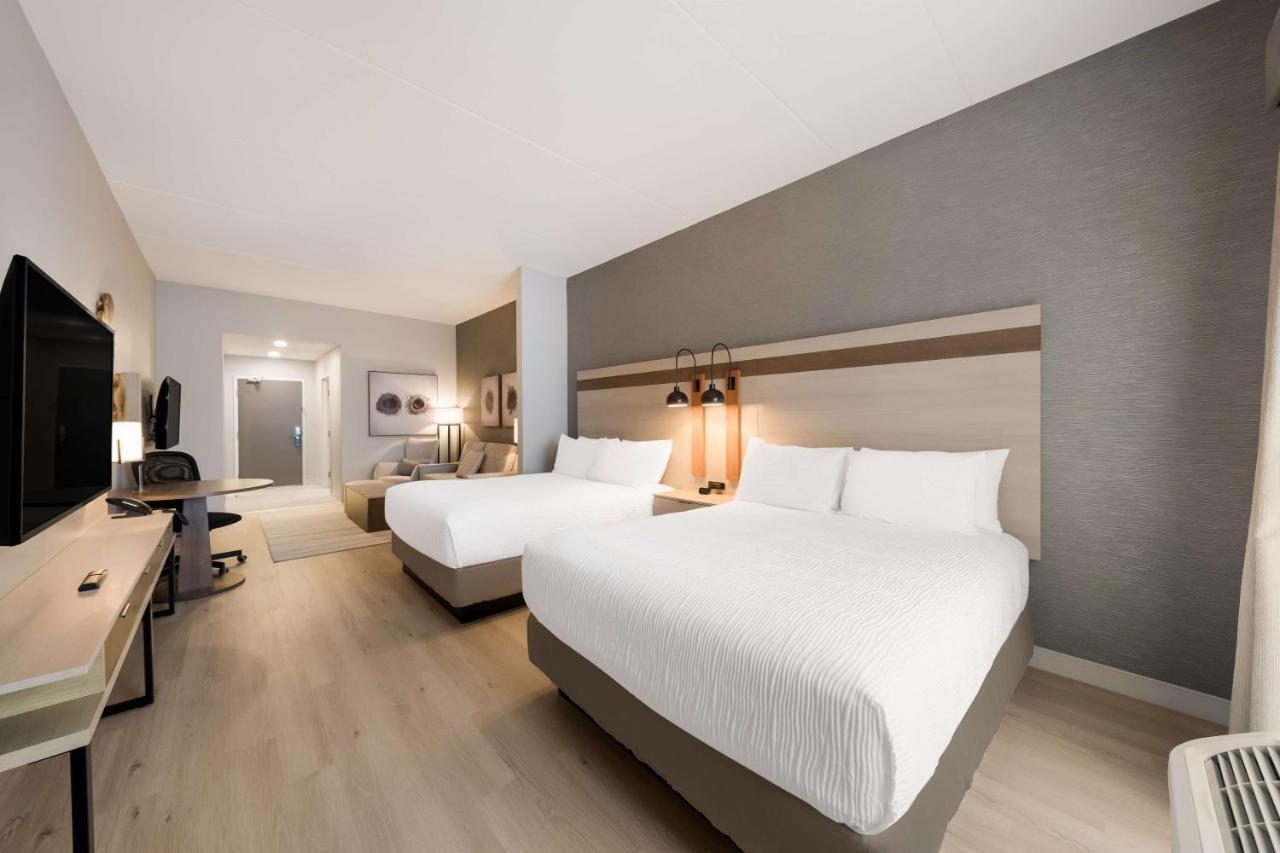 Queen Suite Two Queen Beds