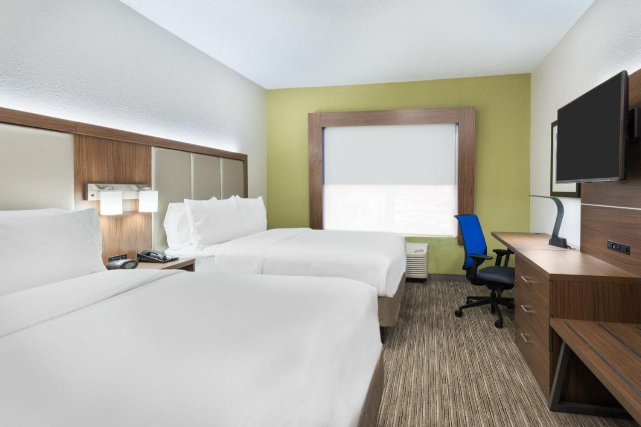 Standard Queen Room Two Queen Beds