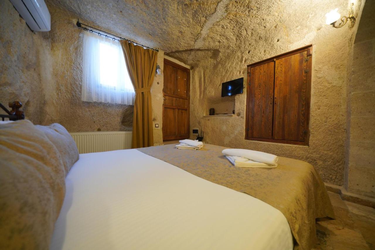 Double Cave Room
