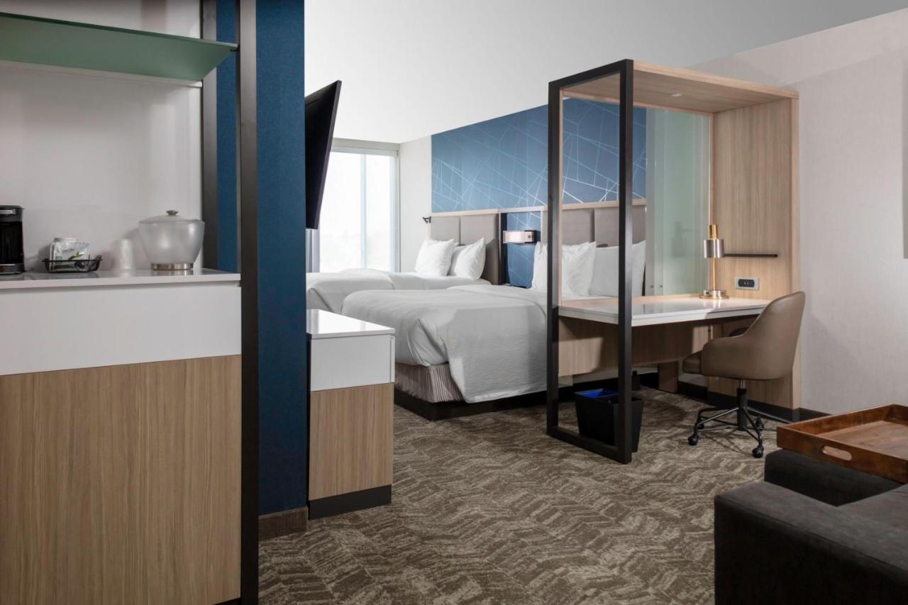 Queen Suite with Two Queen Beds, Bathtub and Trundle Sofa - Mobility Access/Hearing Accessible