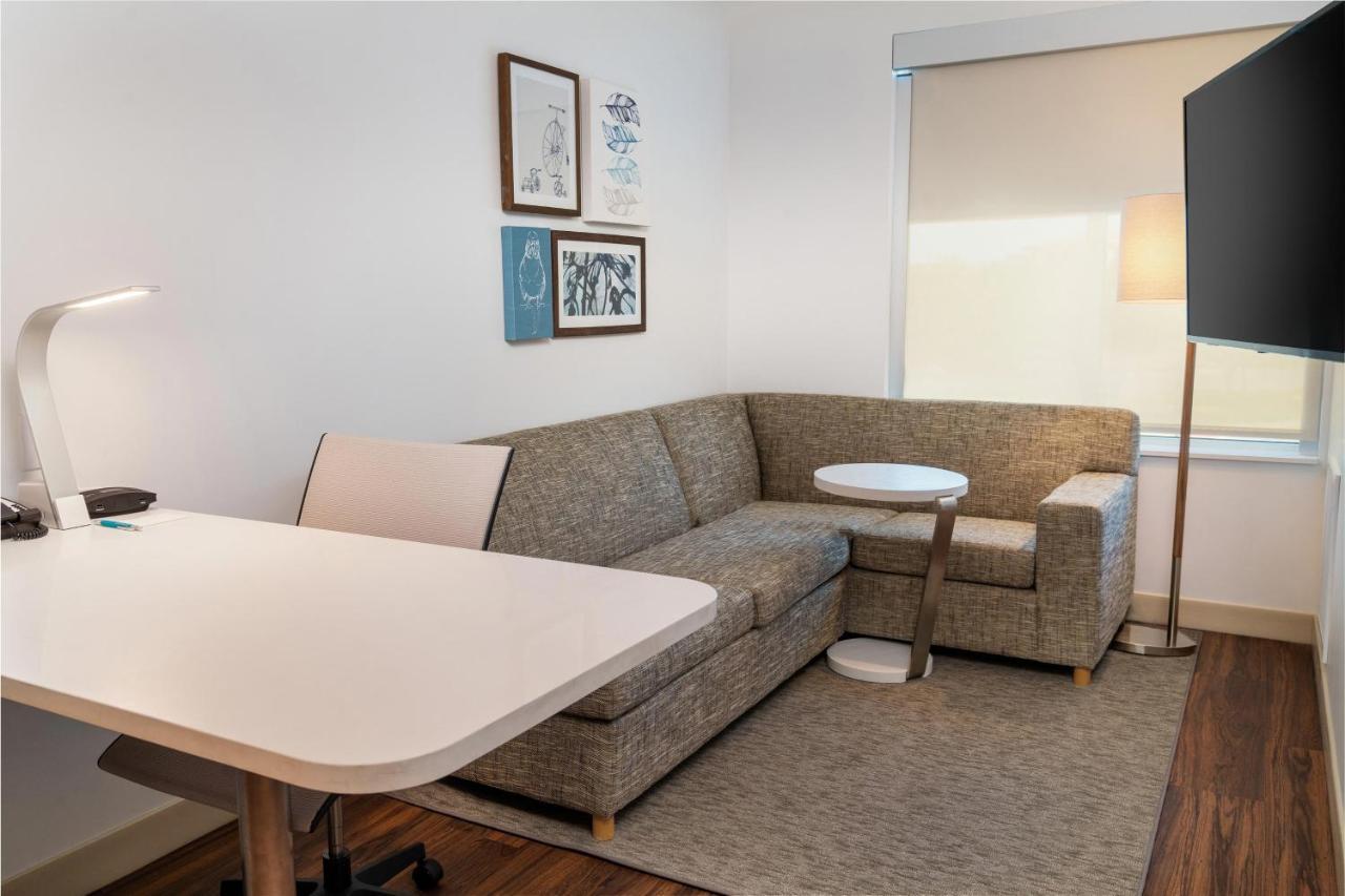 1 Bedroom Suite 1 King