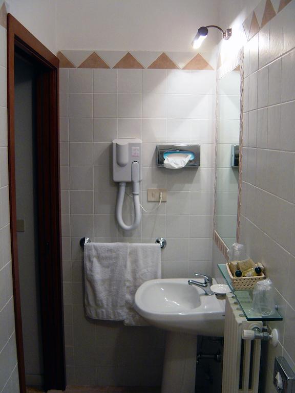 Camera Tripla